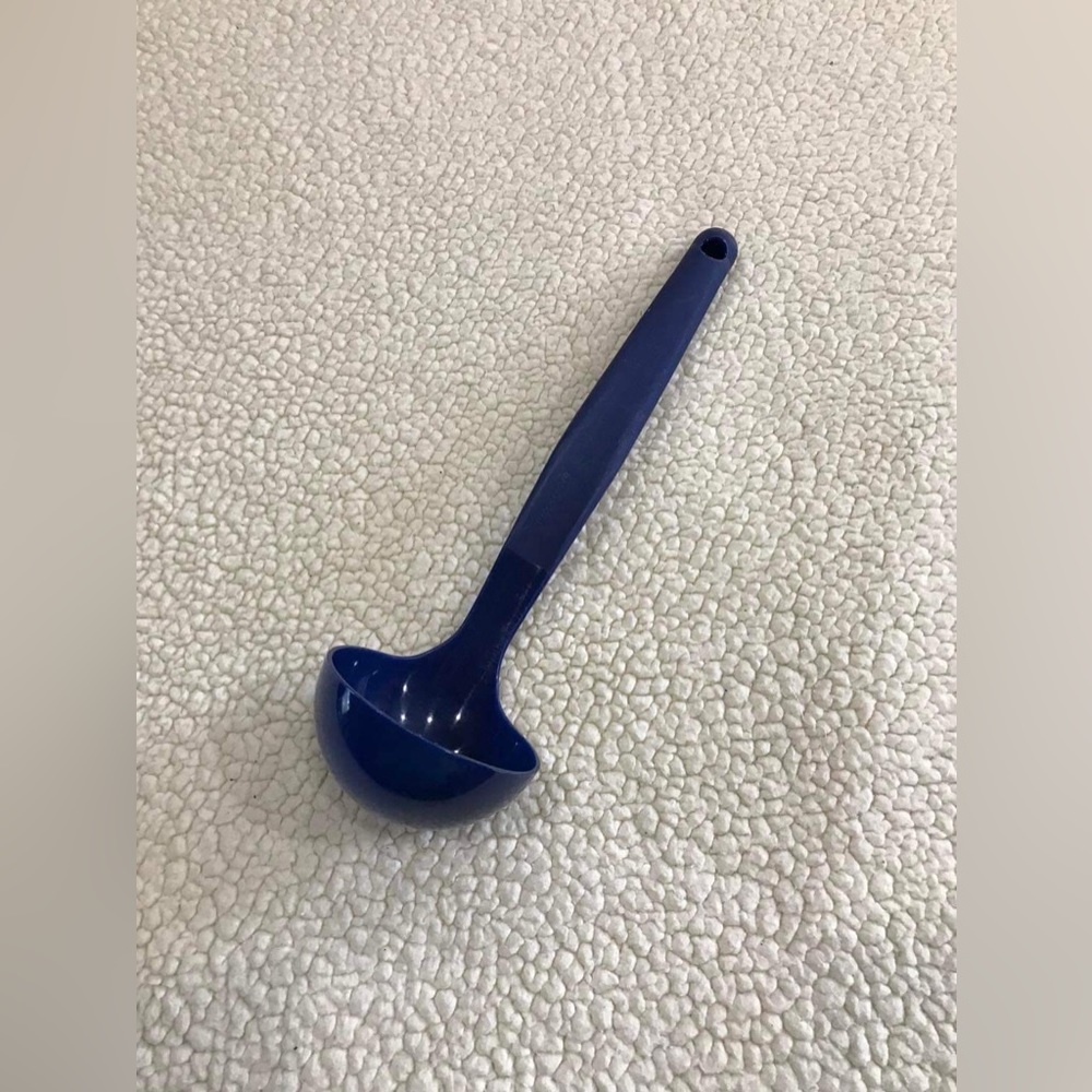 Tupperware Blue Serving Ladle Large Soup Stew Chili Sauce Spoon 13” Length